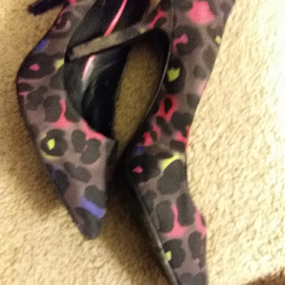 Pumps - Picture 2 of 2